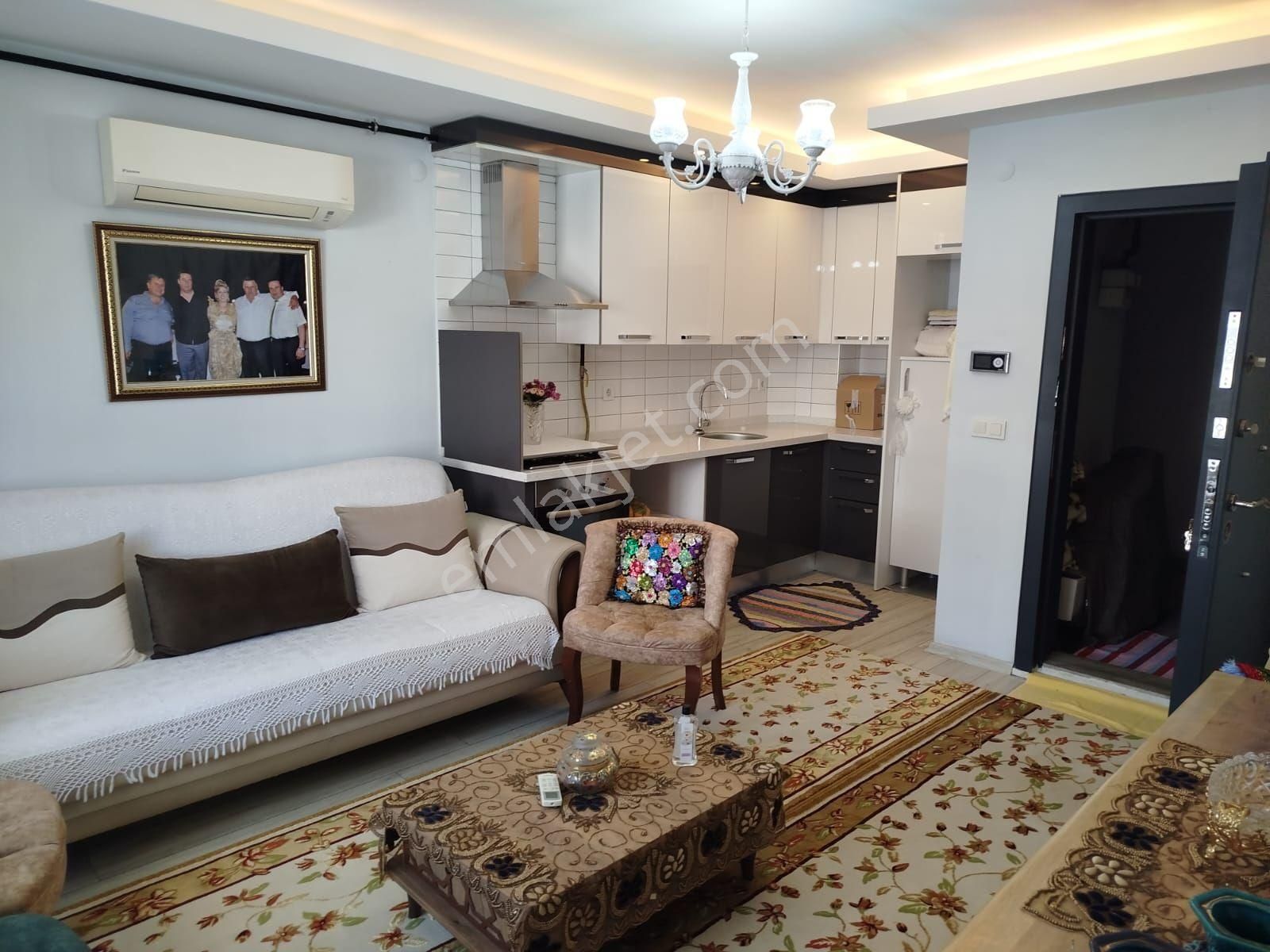 Buca Üçkuyular Meydan Yanı - 8 Yıllık Genç Binada Lüks 1+1