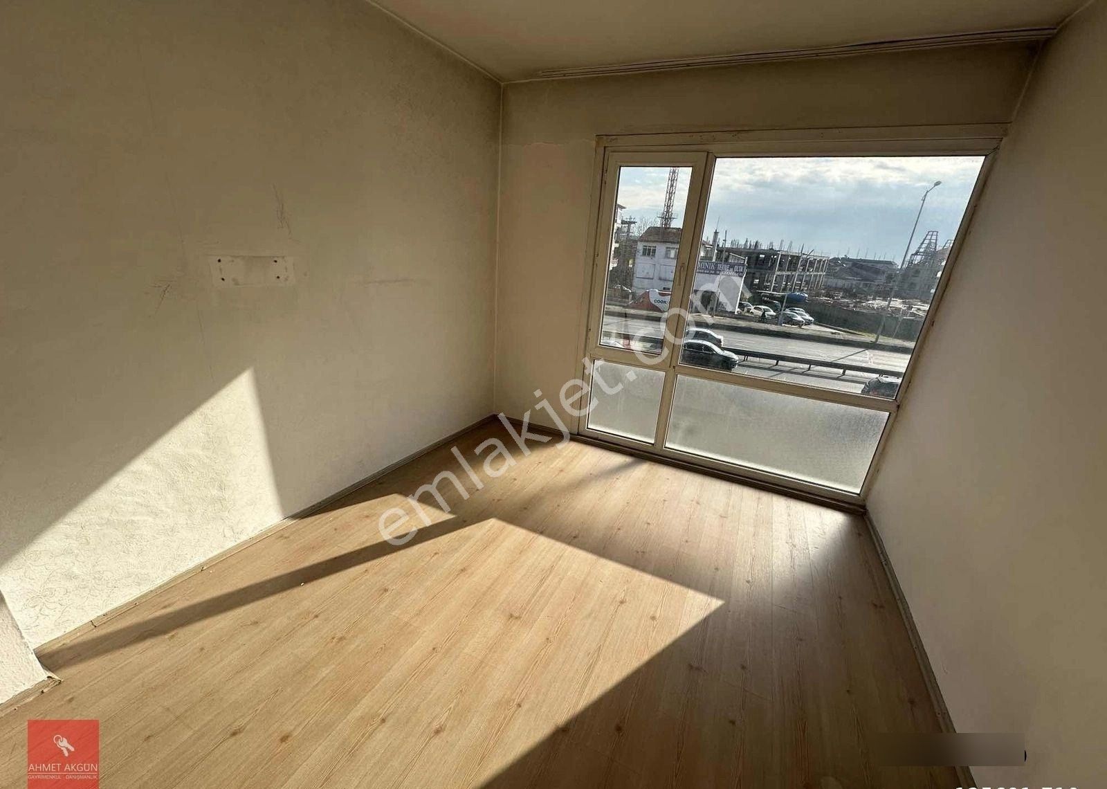 Büyükçekmece Çarşı Merkezde E-5 Cepheli 80 M2 Kiralık Ofis - Görsel 3