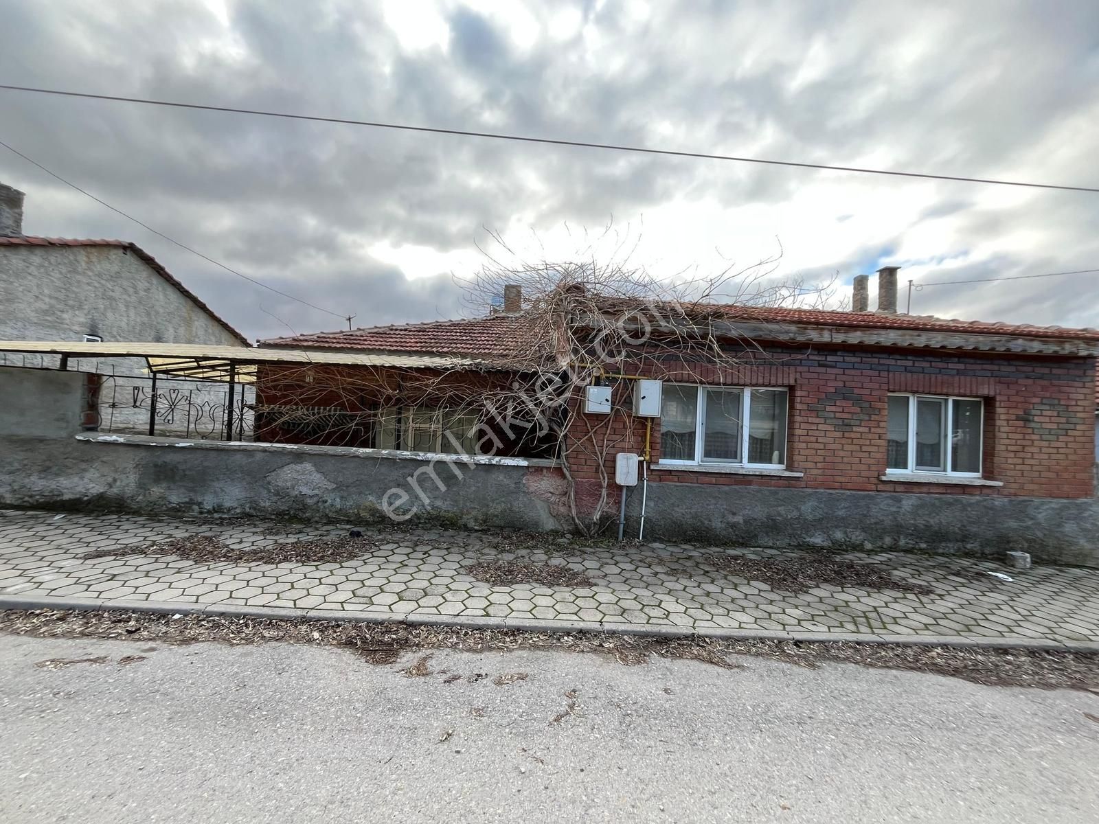 Bess'den Yukarı Söğütönü'nde Satılık Bahçeli Müstakil Ev