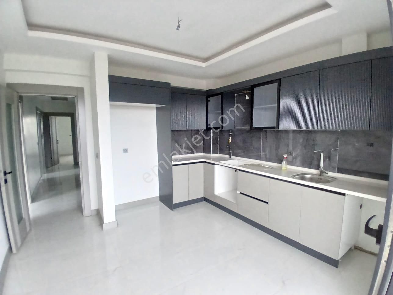 Akçay Emlak'tan Akşehir Yarenler Mahallesinde Garajlı Satılık Sıfır 2+1 Daire