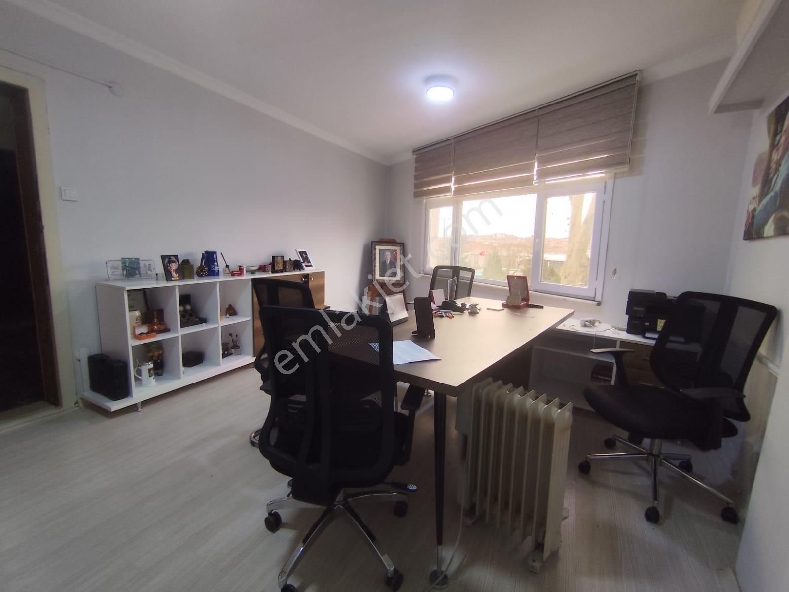 Azmir'den Satılık Vergi Dairesi Karşısı Geniş Ofis For Sale للبي - Görsel 6
