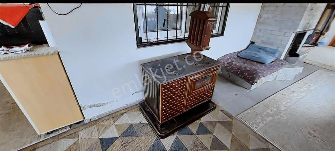 Şakranda Denize Yürüme Mesafesinde Eşyalı Kiralık 1+1 - Görsel 2