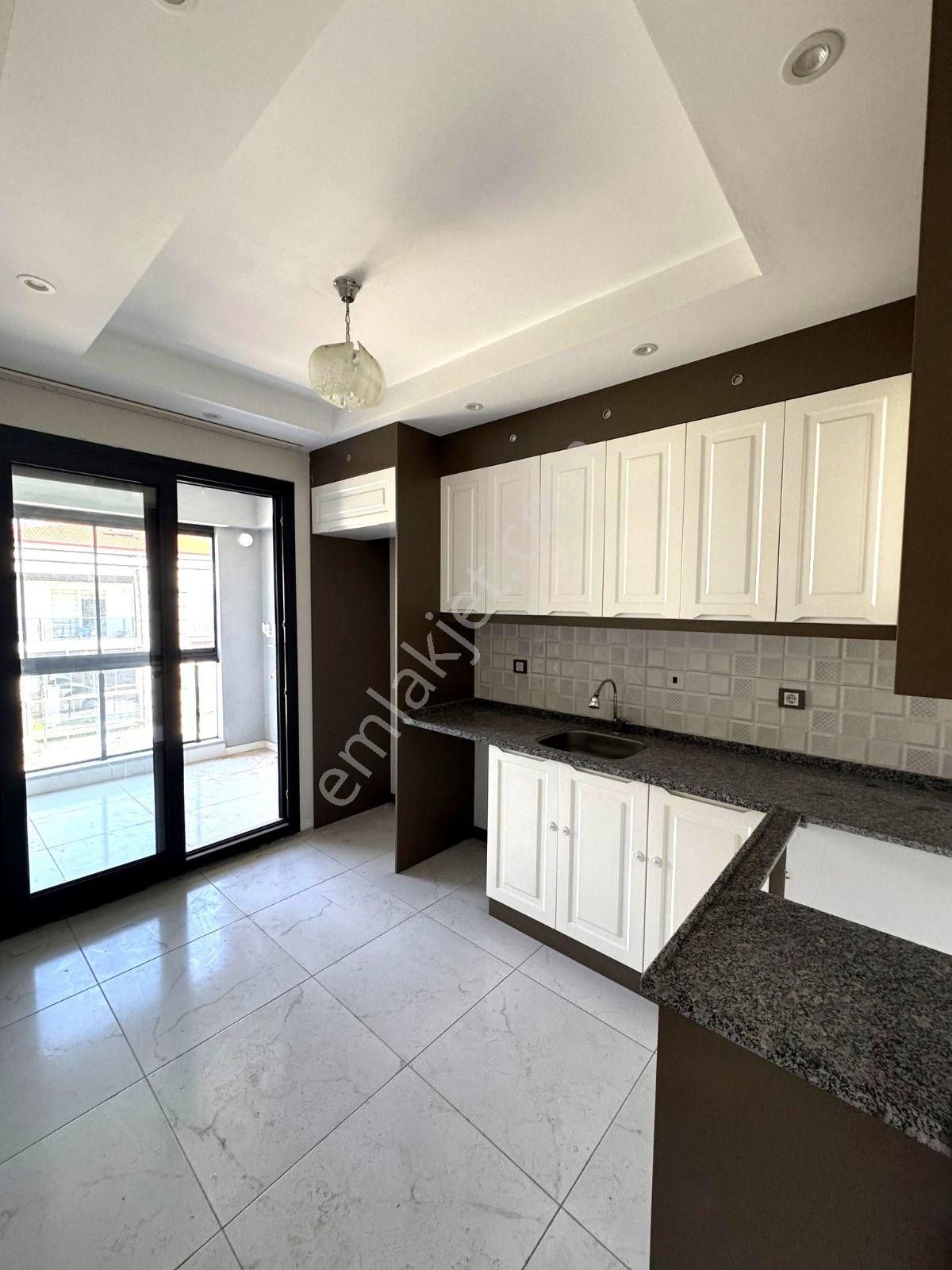 Gümüşçay Mahallesinde Naz Bayrak Üstü Ara Kat Daire - Görsel 3