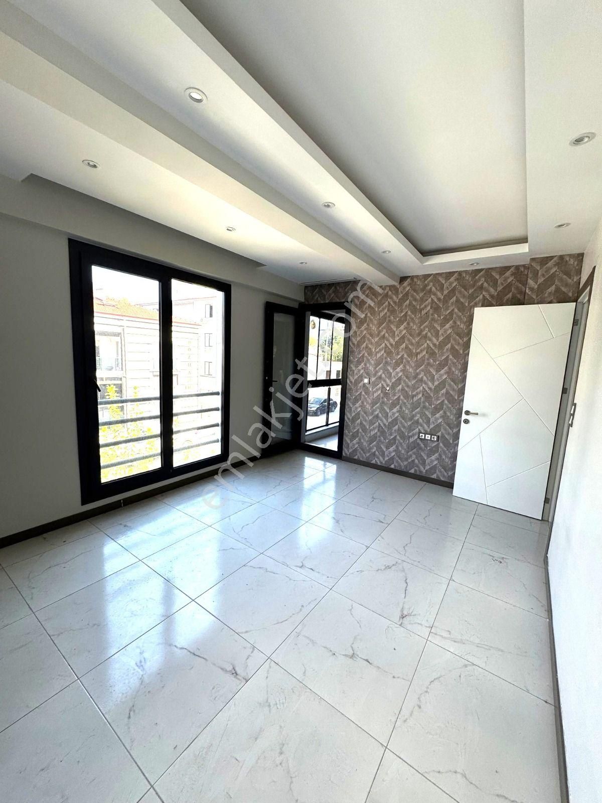 Gümüşçay Mahallesinde Naz Bayrak Üstü Ara Kat Daire