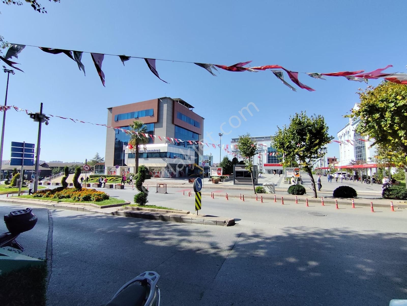 Azmir'den Belediye Karşısı Satılık 40 M2 Ofis Kentsele Girecek - Görsel 2