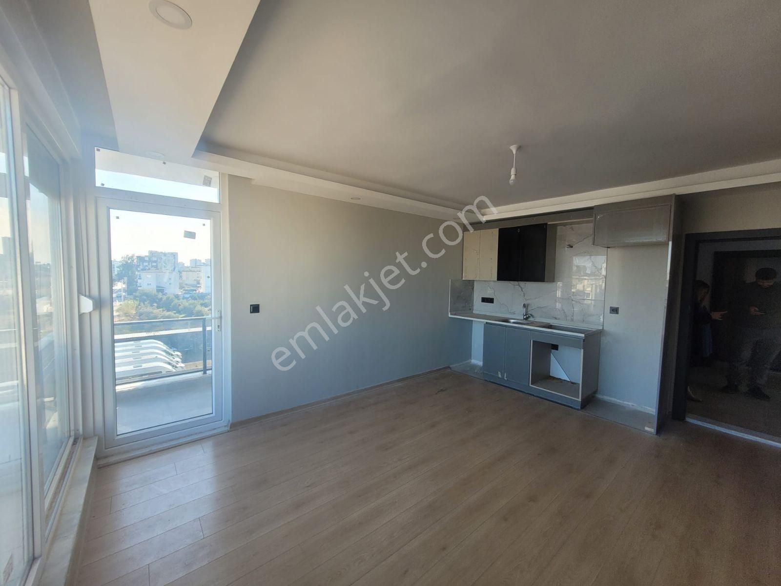 Varsak Demirel Mah. Havuzlu 1+1satilik Daire 3/3 Asansörlü - Görsel 4