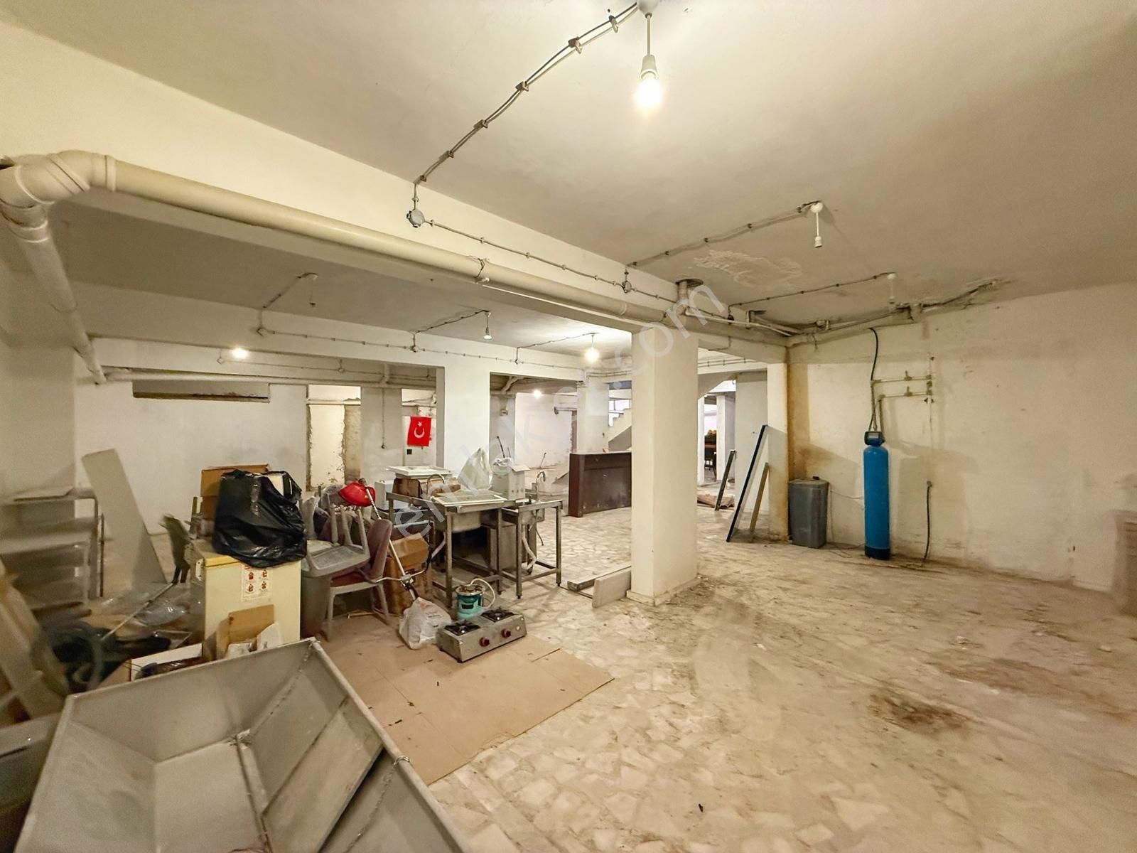 Datça Merkez'de Ana Caddede Satılık 330m2 Kullanımlı Fırsat Depo - Görsel 4