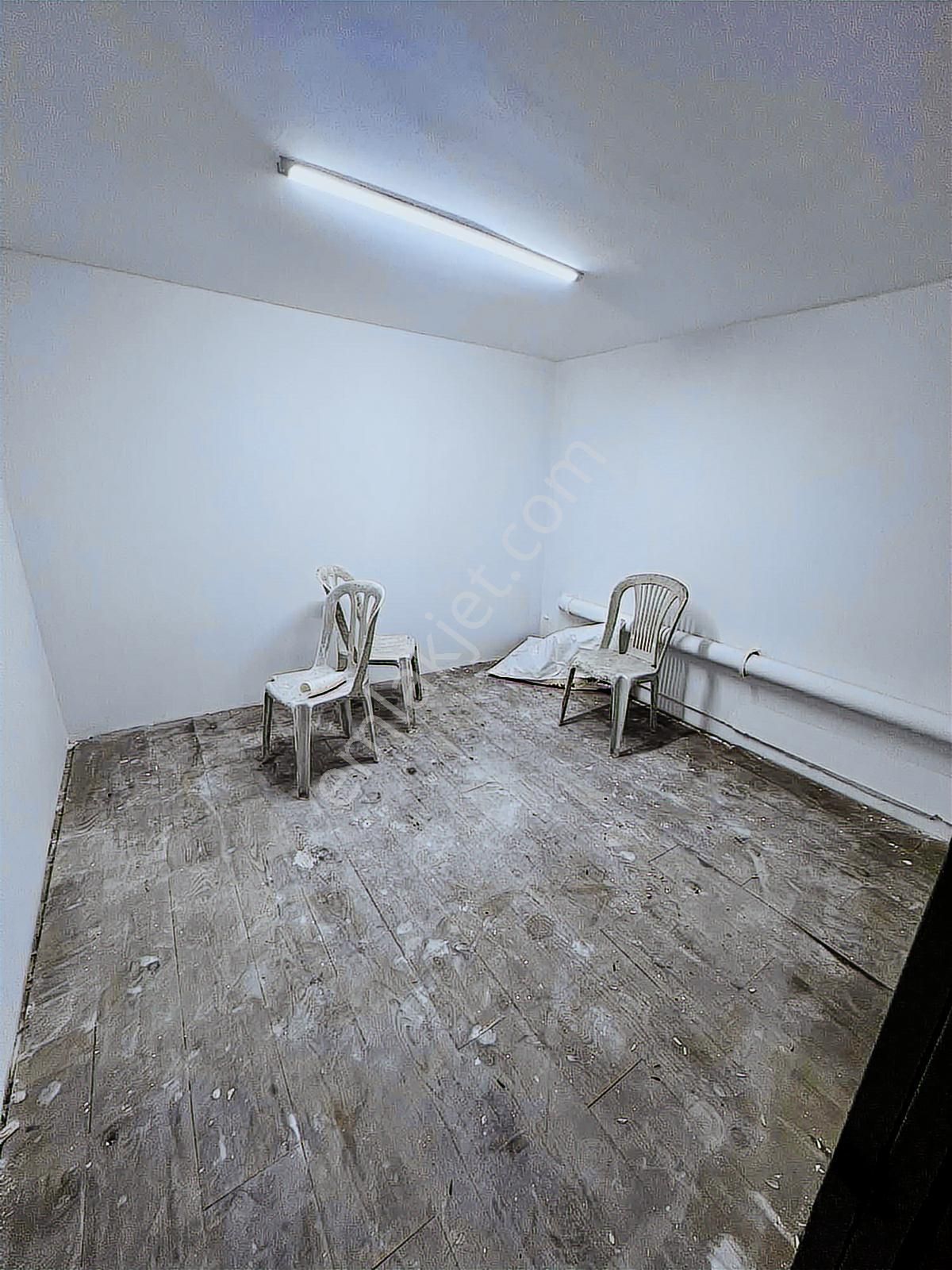 Kayışdagı Merkezde Şenol Sokak'da Kiralık 180 M2 Depo - Görsel 3