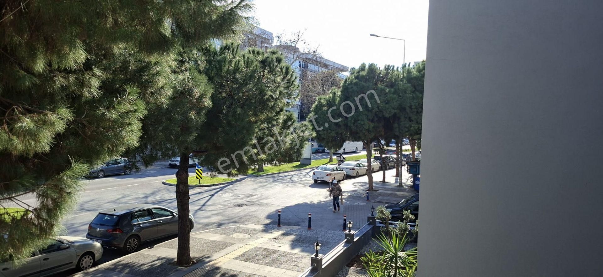 Bostanlıda Cadde Üzeri Eşyalı 2+1 Kiralık Daire - Görsel 24