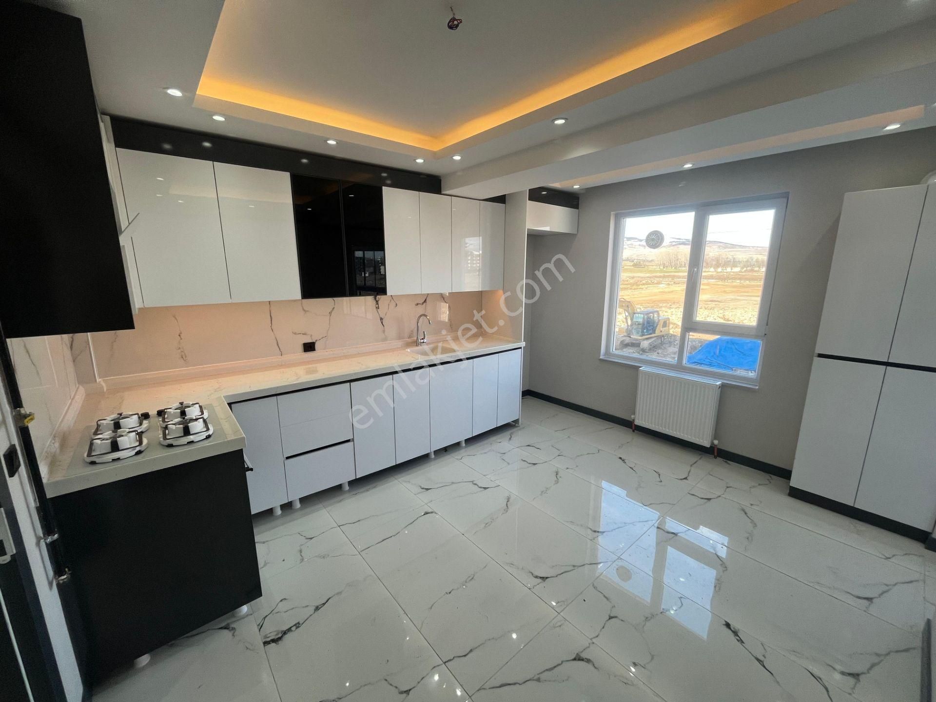 Mç Emlak'tan Mustafa Kemal Mah'sınde 3+1 Satılık Daire