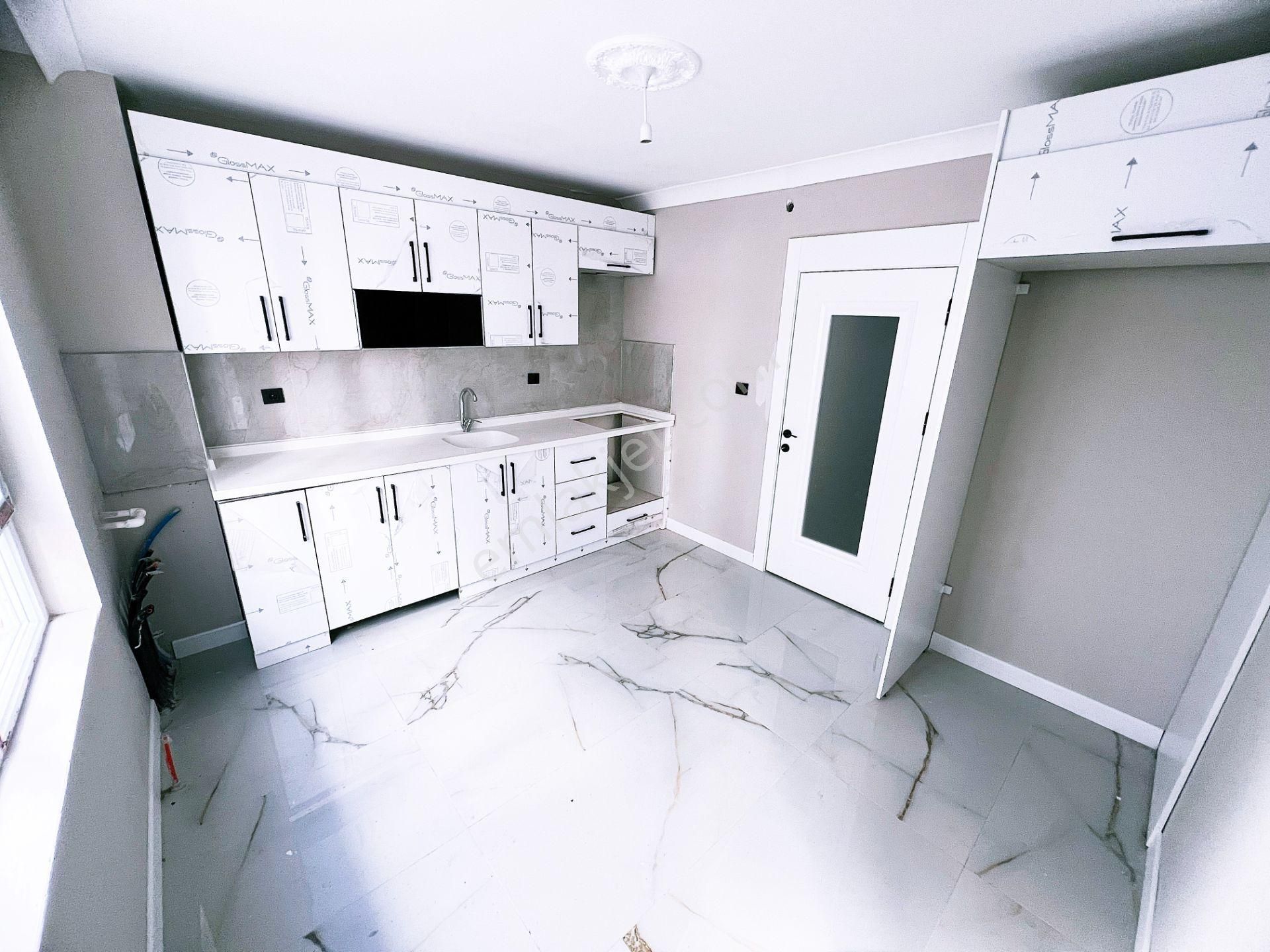 Cihandan Şehitkubilay Da Estergon Cadde Yakını Satlık Sıfır 2+1