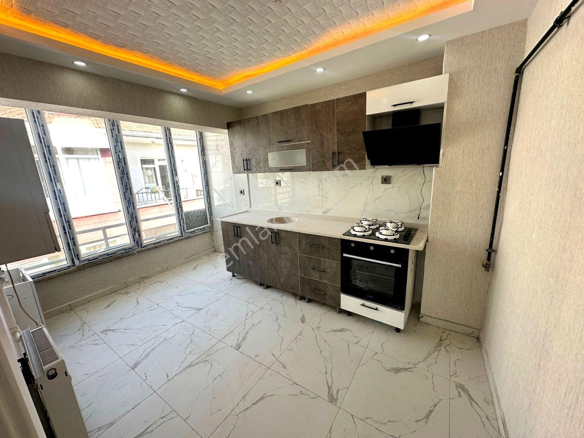 Emre Emlaktan Plevnede Merkezi Konumda Full Yapılı **boş** Satılık 3+1 Daire - Görsel 2