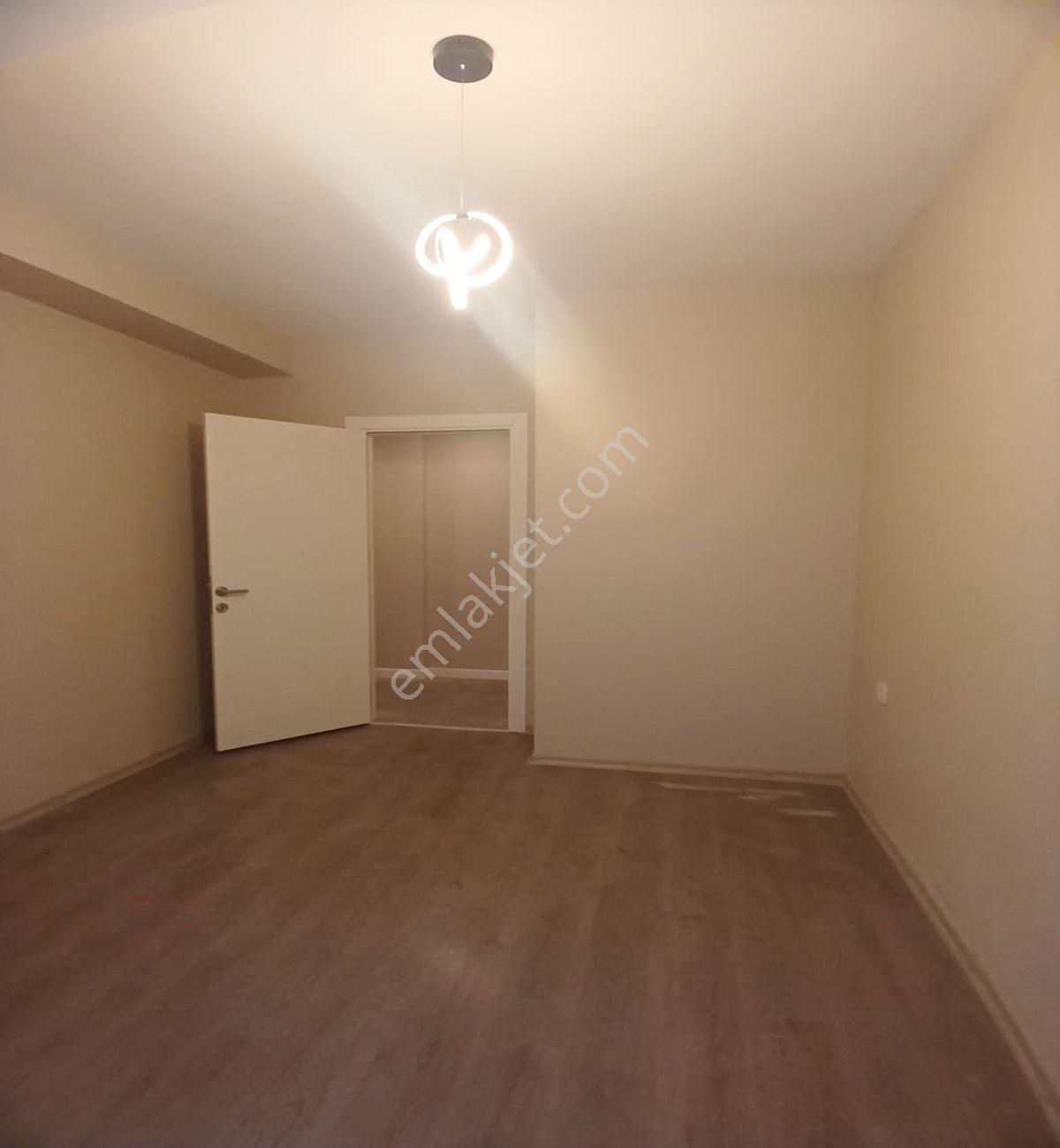 Avcılar Merkezin Göbeğinde 3+1 Ebeveyn Banyolu Sıfır Ara Kat - Görsel 7