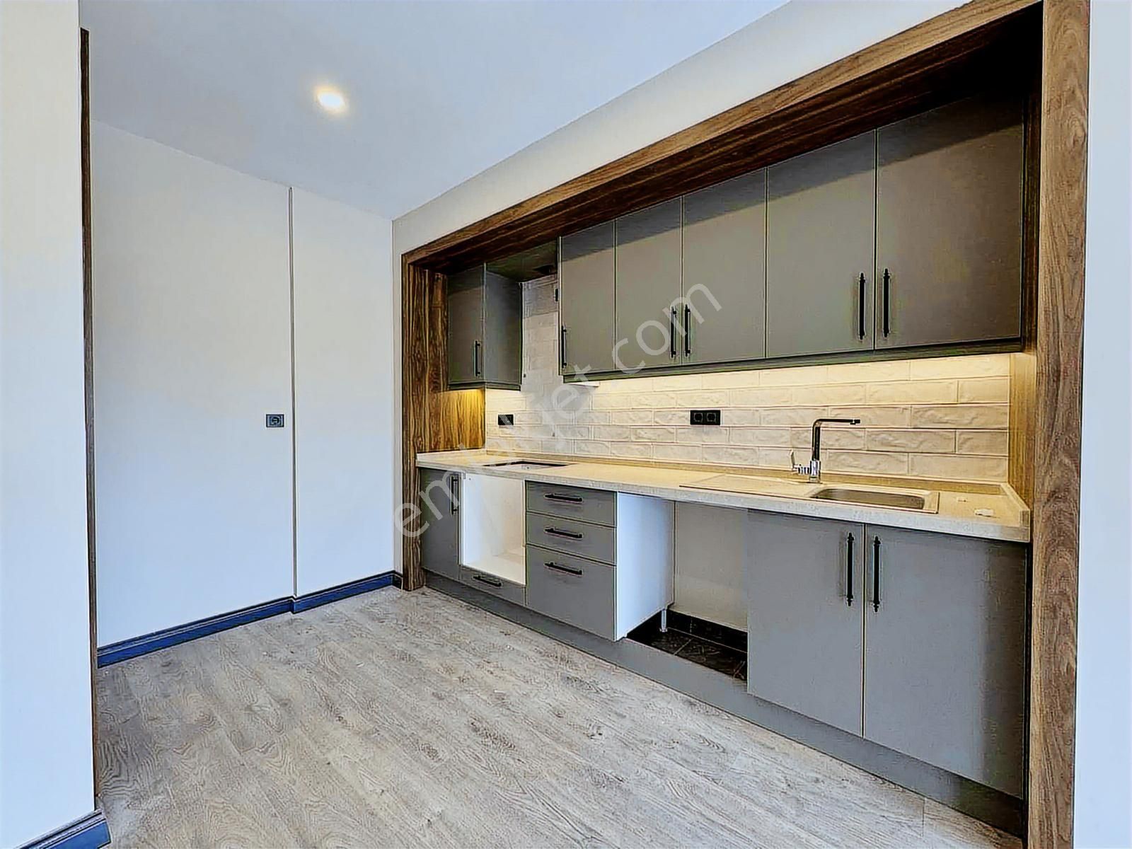 Davutlar'da Önü Açık Yerden Isıtmalı Otomatik Panjurlu 2+1 Daire