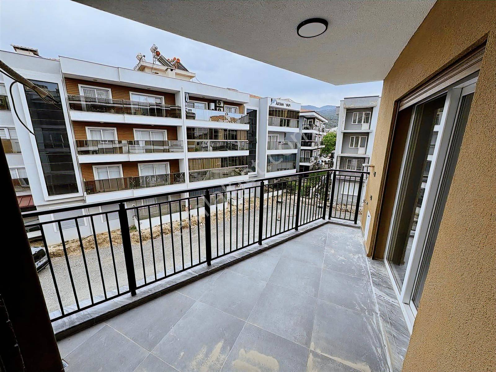 Davutlar'da Önü Açık Yerden Isıtmalı Otomatik Panjurlu 2+1 Daire - Görsel 10