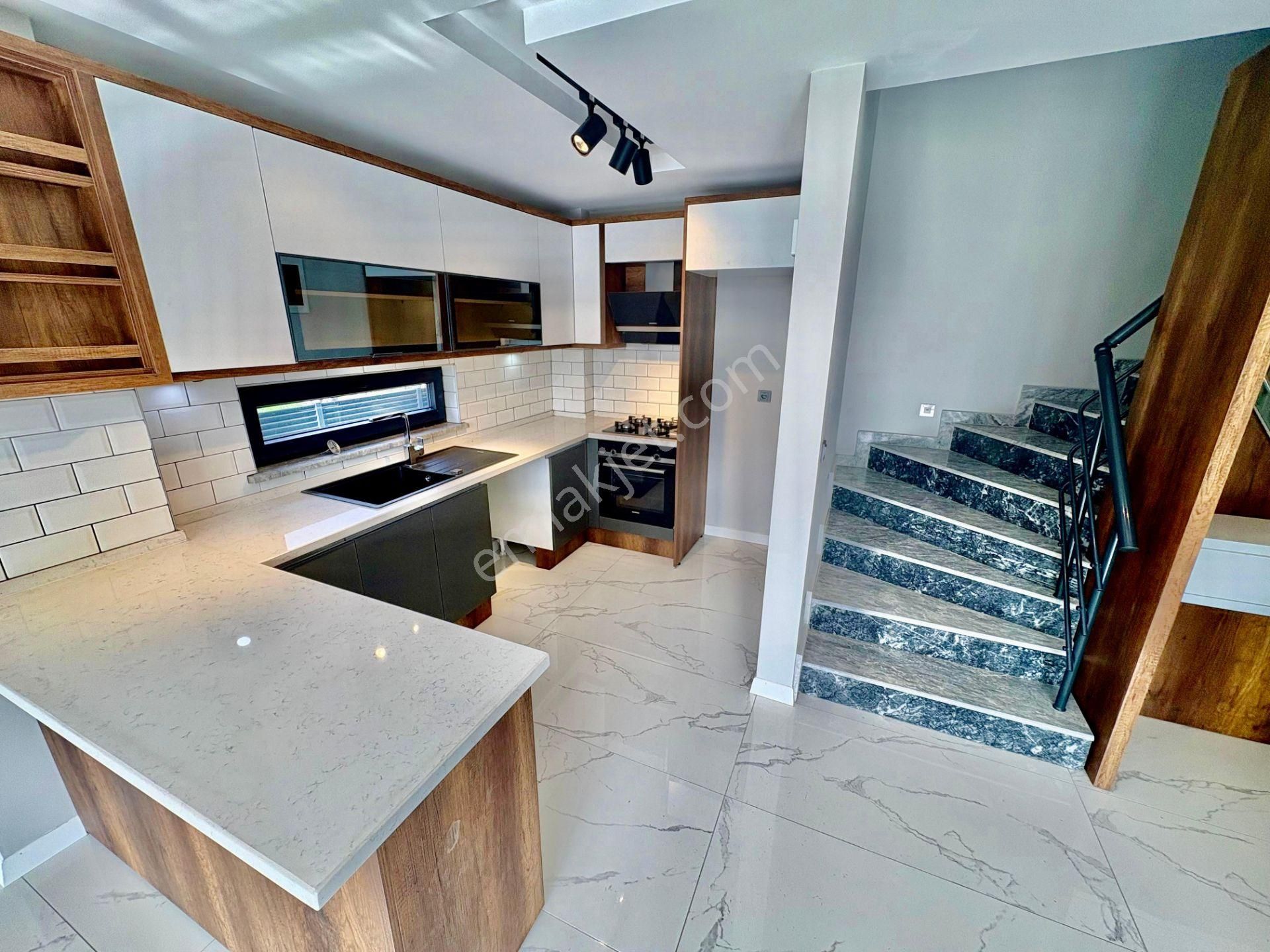 ▓karabuluttan▓güre'de Nefes Kesen Doğa Manzarasıyla Lüx Satılık Villa - Görsel 3