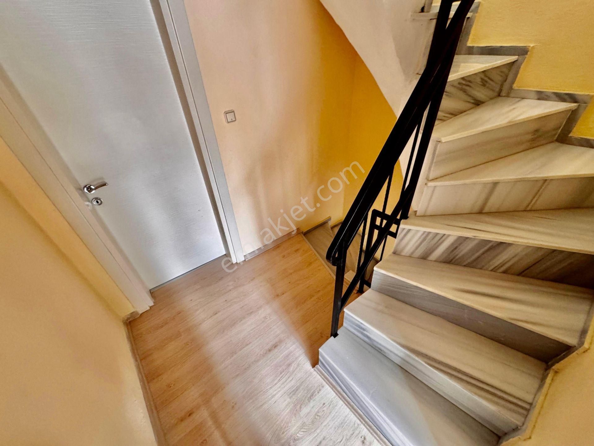 ▓karabuluttan▓güre'de Doğa Manzaralı & Emsalsiz Bahçeli Satılık Müstakil - Görsel 6