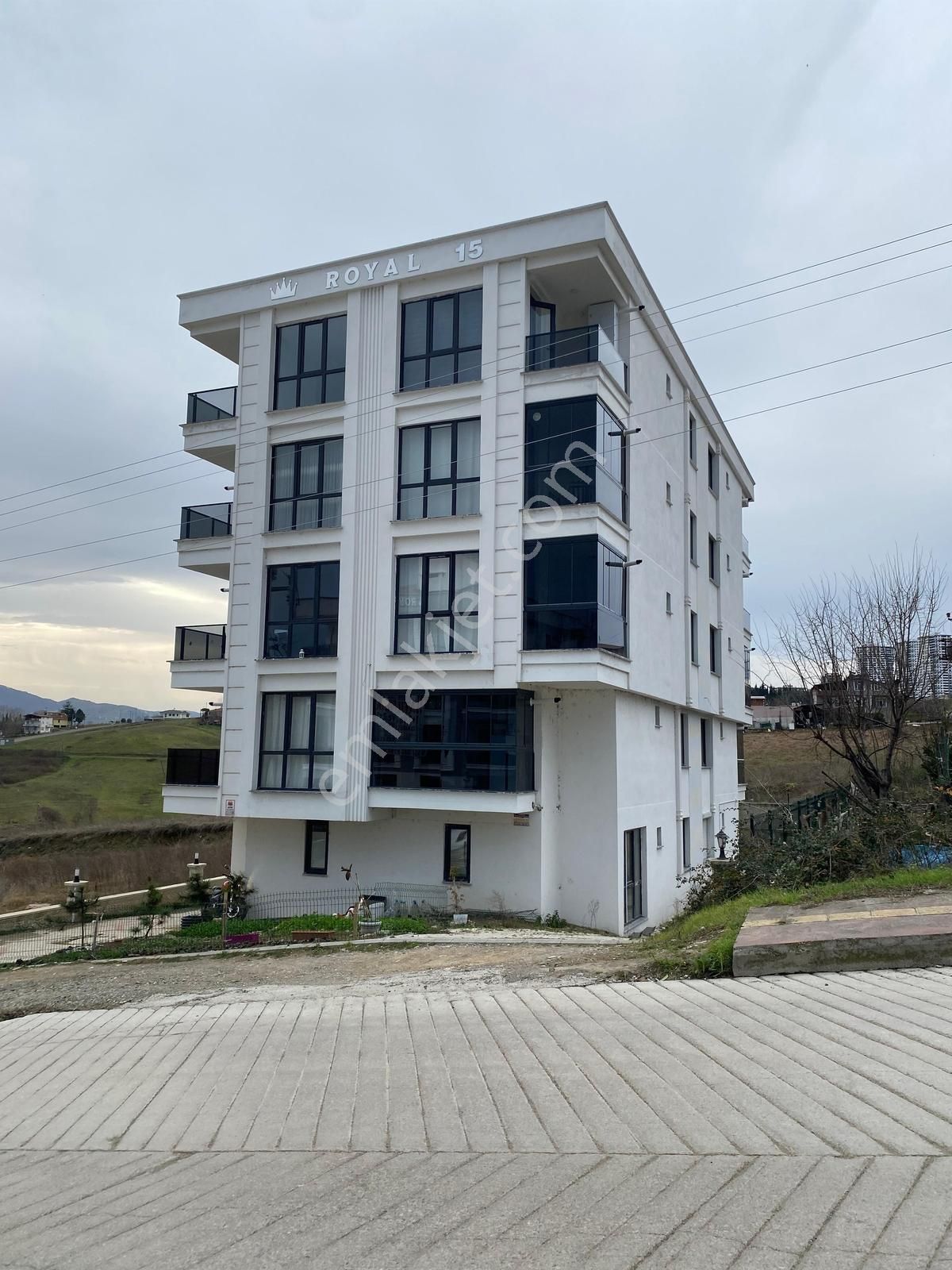 Büyükkolpınarda Şht. Can Şencan Caddesi Üzerinde Satılık 1+1