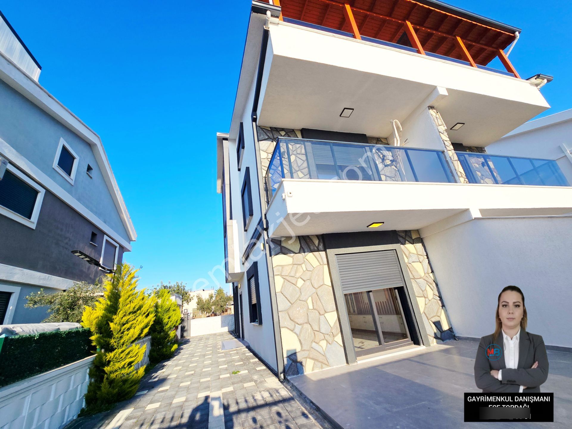 Didim'de Satılık 4+1 Tripleks Sıfır Müstakil Bahçeli Otoparklı Ön Cephe Villa