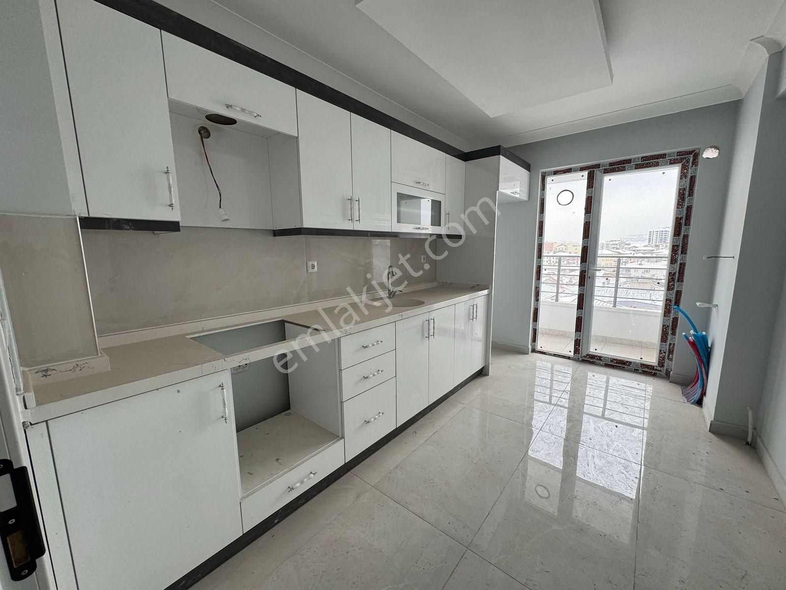 Başak Mahallesi'nde Manzaralı Kilerli 3+1 Sıfır Daire