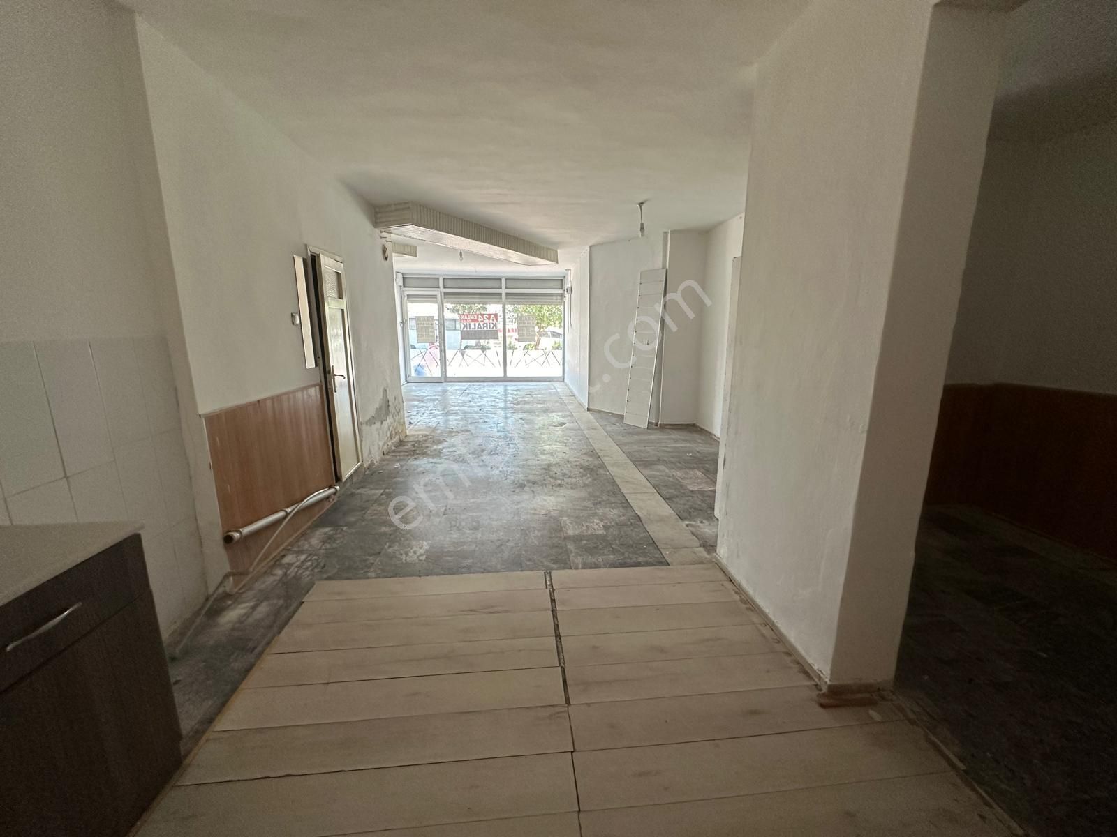 Bayraklı Mahlesinde Merkezde Dükkan Ofis Central Hospital Yanı - Görsel 13