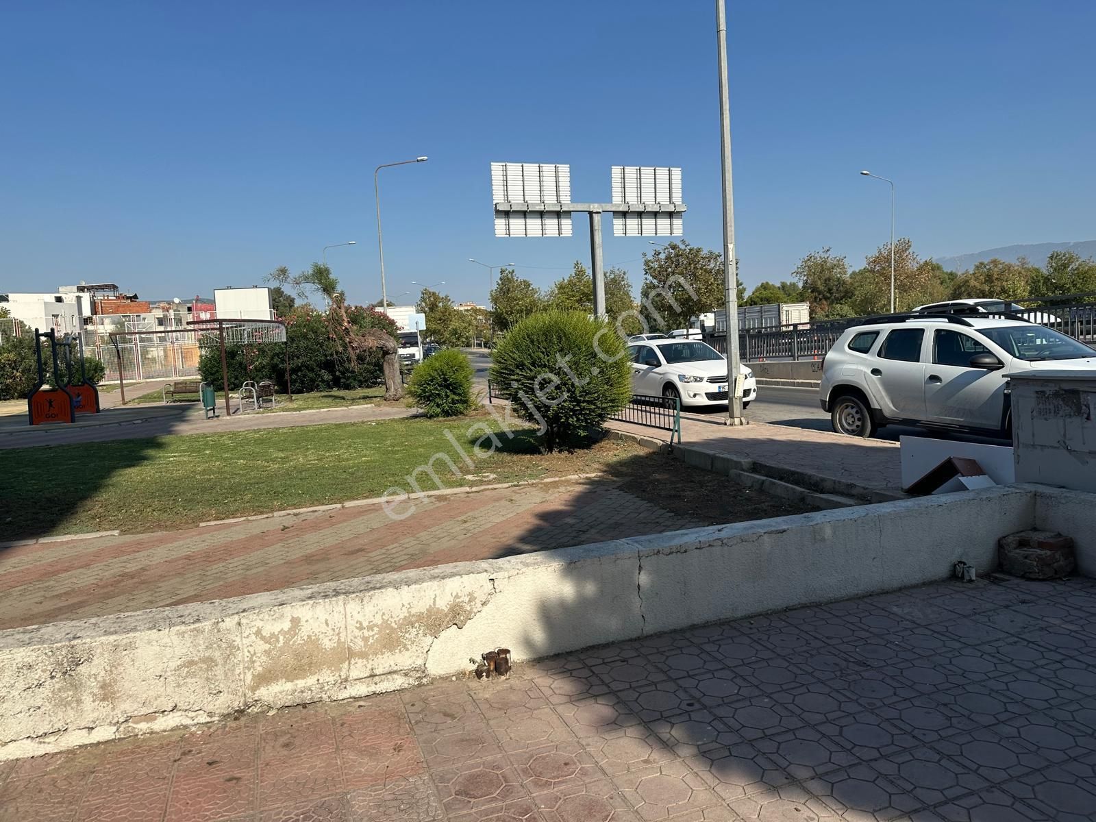Bayraklı Mahlesinde Merkezde Dükkan Ofis Central Hospital Yanı - Görsel 5