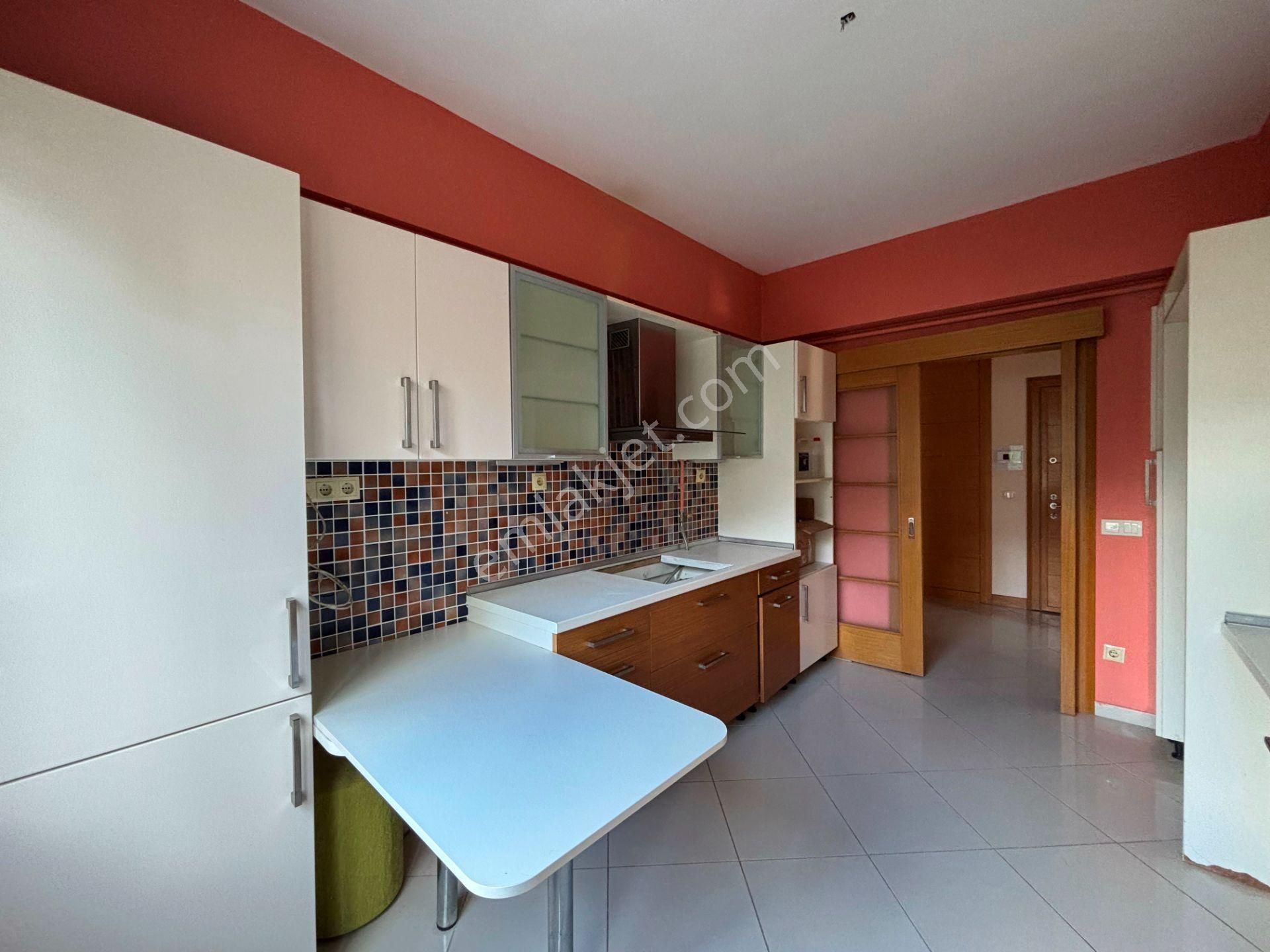 Bostancı City Evleri 1.kat Kiracısız Bakımlı 180m2 Satılık 4+1 - Görsel 19