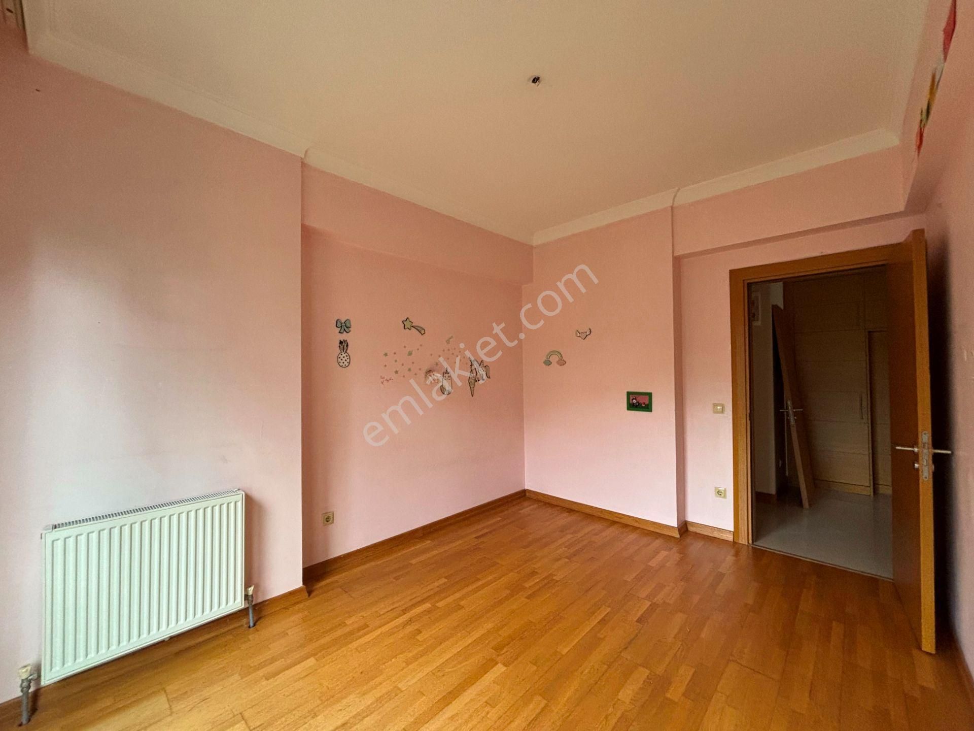 Bostancı City Evleri 1.kat Kiracısız Bakımlı 180m2 Satılık 4+1 - Görsel 13