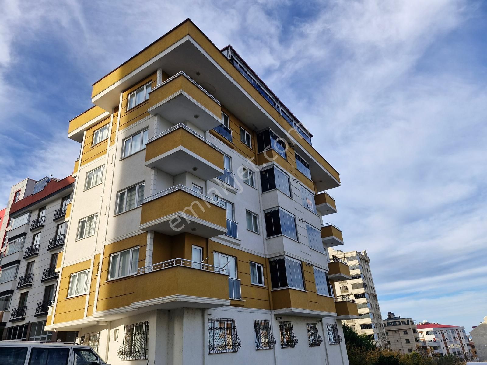 Deha Emlak`tan Kiralık 3+1 Daire Söğütlü Mahallesinde