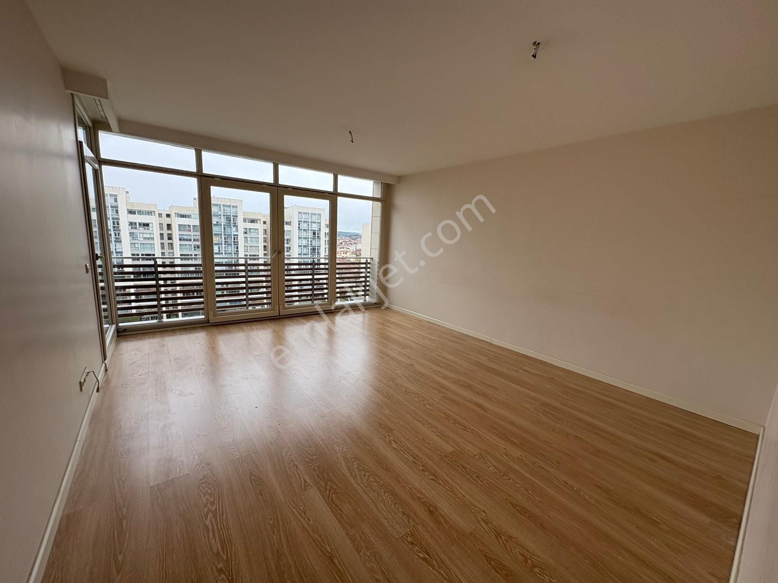 Seeworld Sinpaş Aquacity 2010 Balkonlu K.mutfak 108m²2+1 Kiralık - Görsel 3