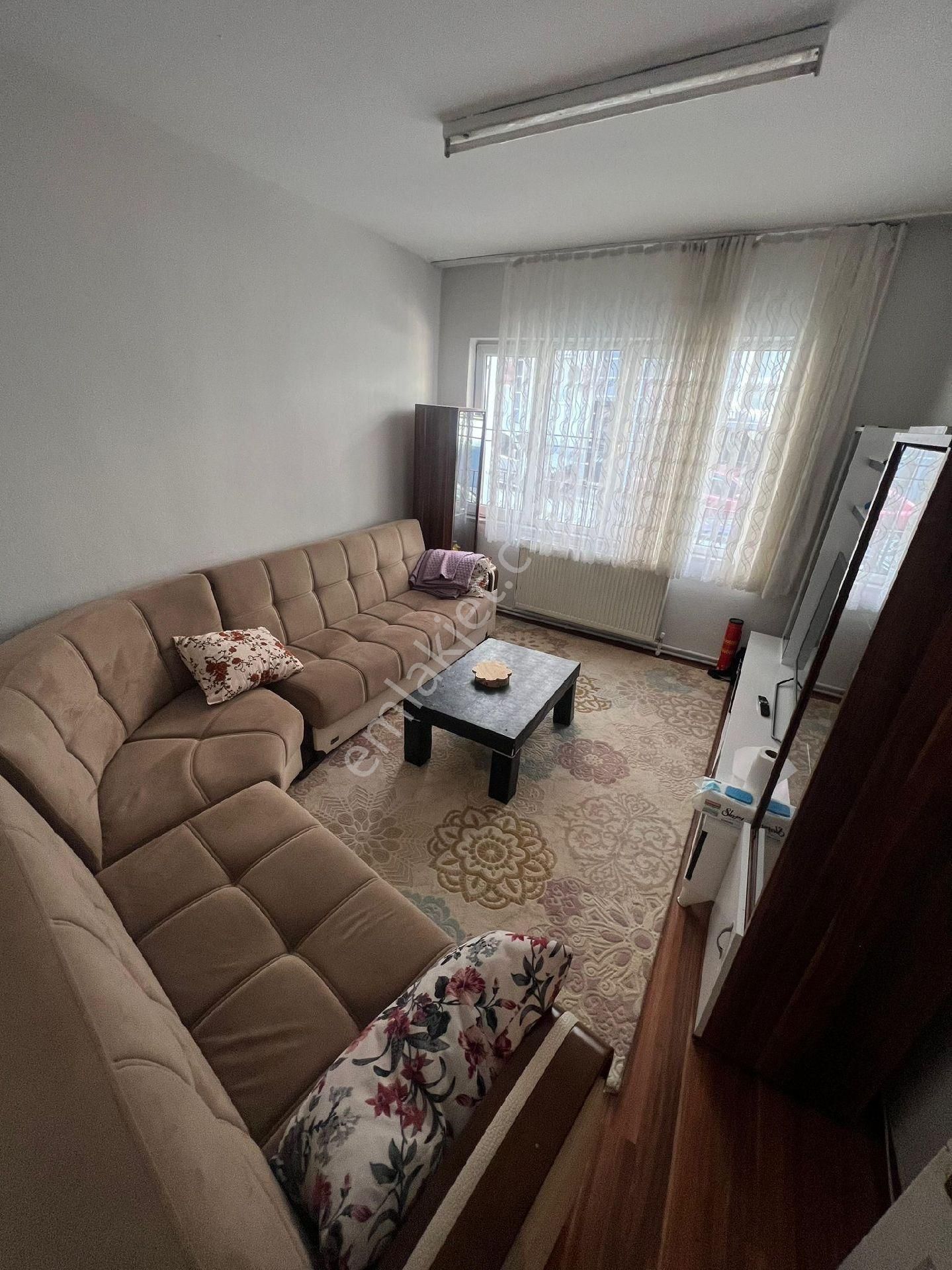 Topraklık Mahallesinde Konservatuar Yakınnı Y Zemin Balkonlu Daire