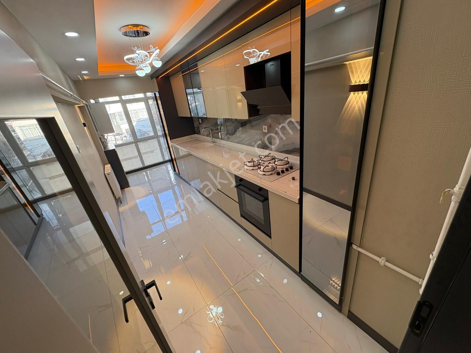 Hayal'den Akşemsettin Mh^de Kat Konumunda 3+1 Full + Full Yapılı Kupon Daire