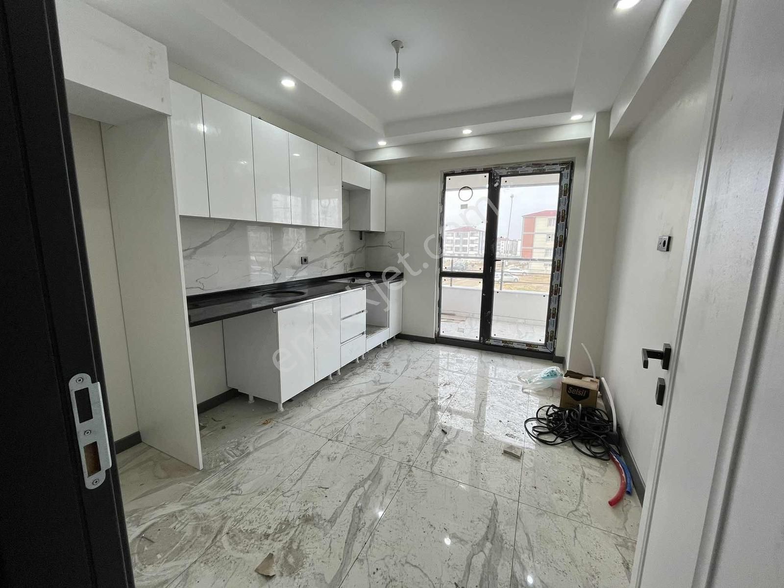 Tuğradan Çobançeşme'de Site İçinde Sıfır 2+1 Satılık Daireler