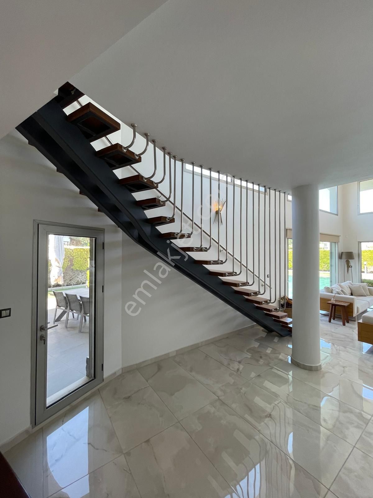 Çeşme Mamurbabada 890m² Arsa İçinde 4+1 4 Banyolu Satılık Ultra Lüks Villa - Görsel 4