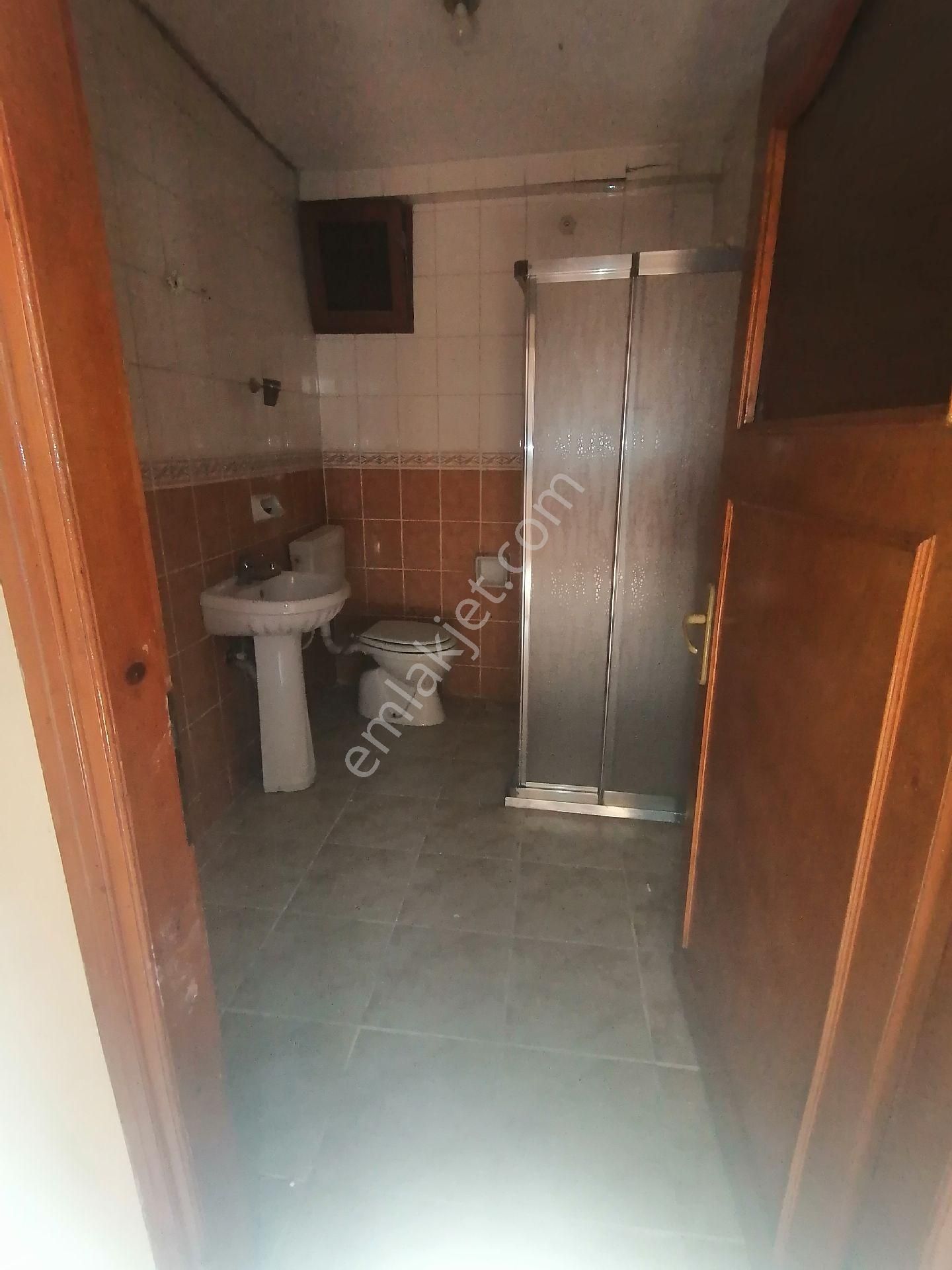 Tepeüstü Mahallesi Tavukçuyolu Caddesi Üzerinde 1.kat 2+1 Metro Yürüme Mesafeli - Görsel 16