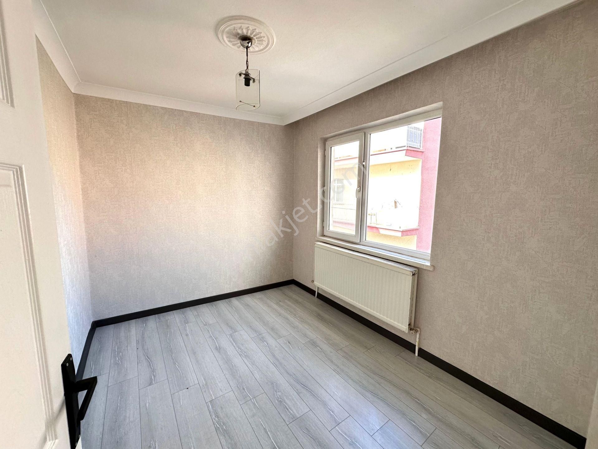 Uzman'dan Çiçekli Mh.de Katta Full Yapılı Y.emre Cad Yakını 2+1 Daire - Görsel 4