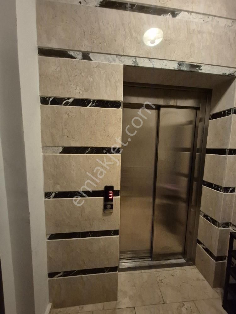 Kuşadası Merkezinde Yeni Binada Boş Kiralık 1+1 Daire - Görsel 18