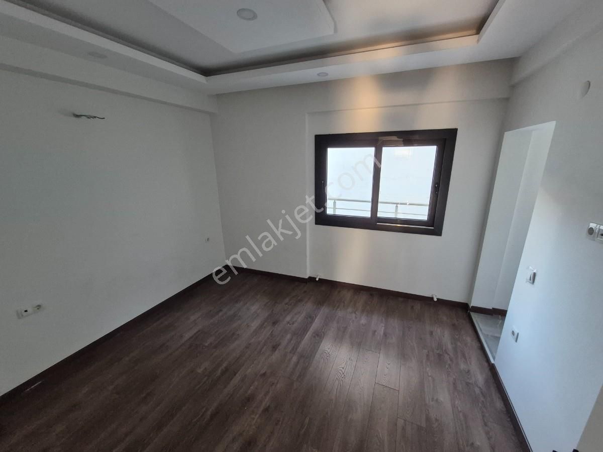 Kuşadası Merkezinde Yeni Binada Boş Kiralık 1+1 Daire - Görsel 12