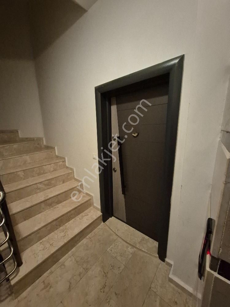 Kuşadası Merkezinde Yeni Binada Boş Kiralık 1+1 Daire - Görsel 20