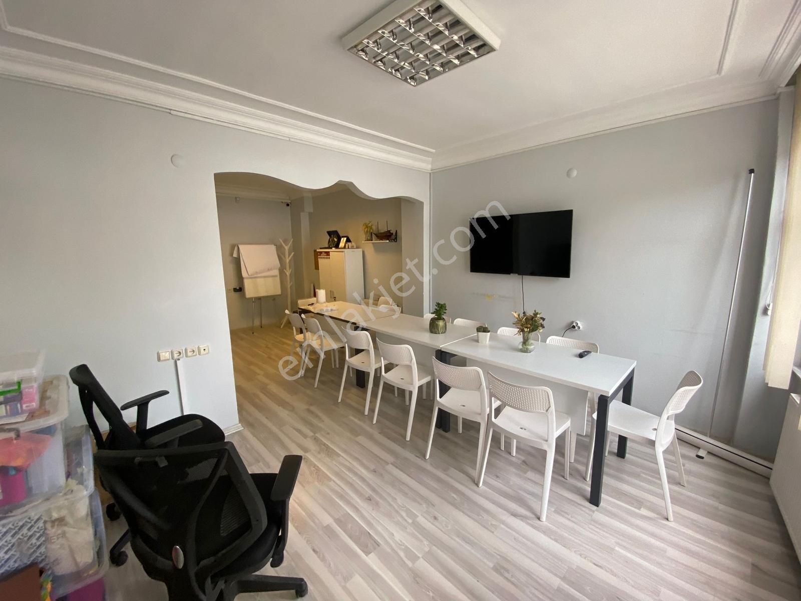 Fevzipaşa Caddesinde Ofis Veya Ev İçin Uygun 2+1 Satılık - Görsel 2