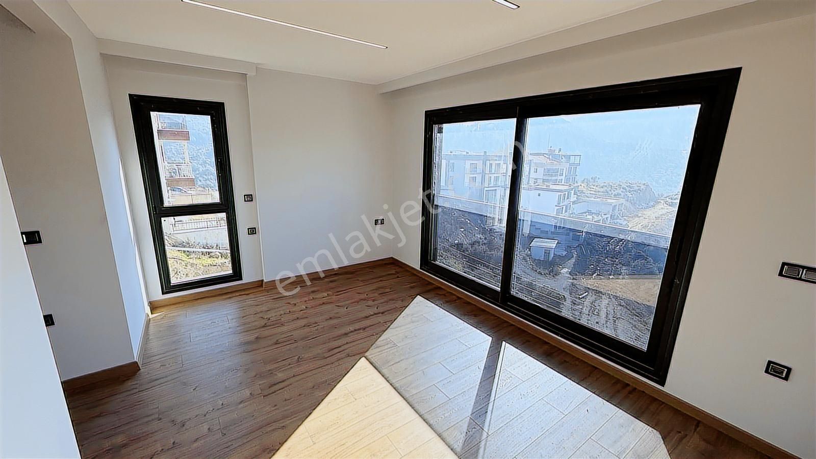 Balçova'da Muhteşem Manzaralı Ultra Lüks Tripleks Villa - Görsel 14