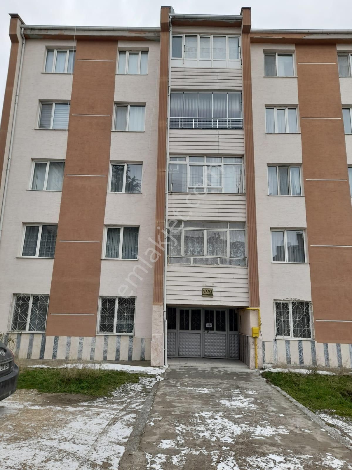 Hilal Akın Emlak’tan Uluönder Mah.kiralık 3+1 Daire