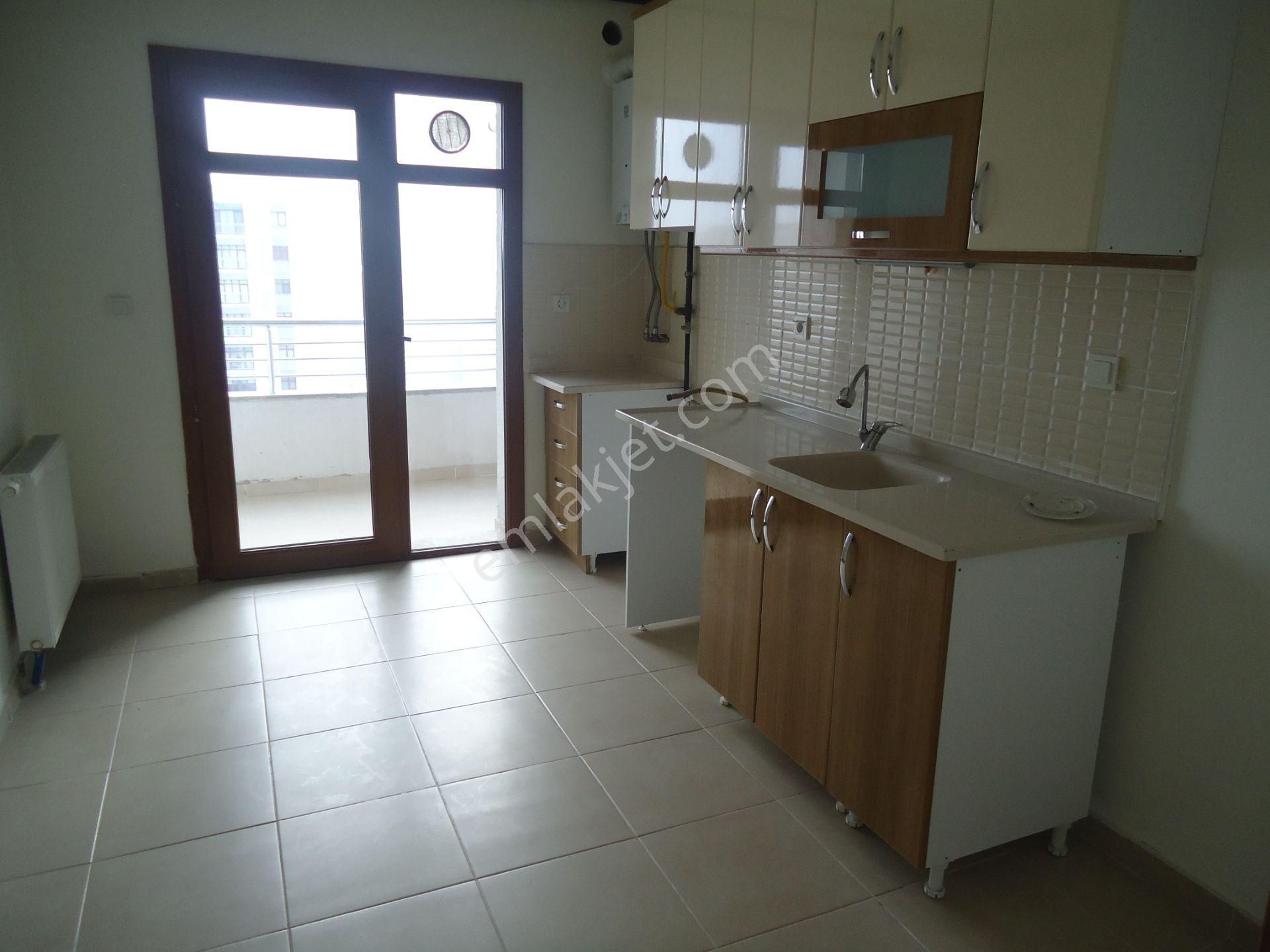 Krc'den Merkezi Konumda Katta Kiralık 3+1 Daire