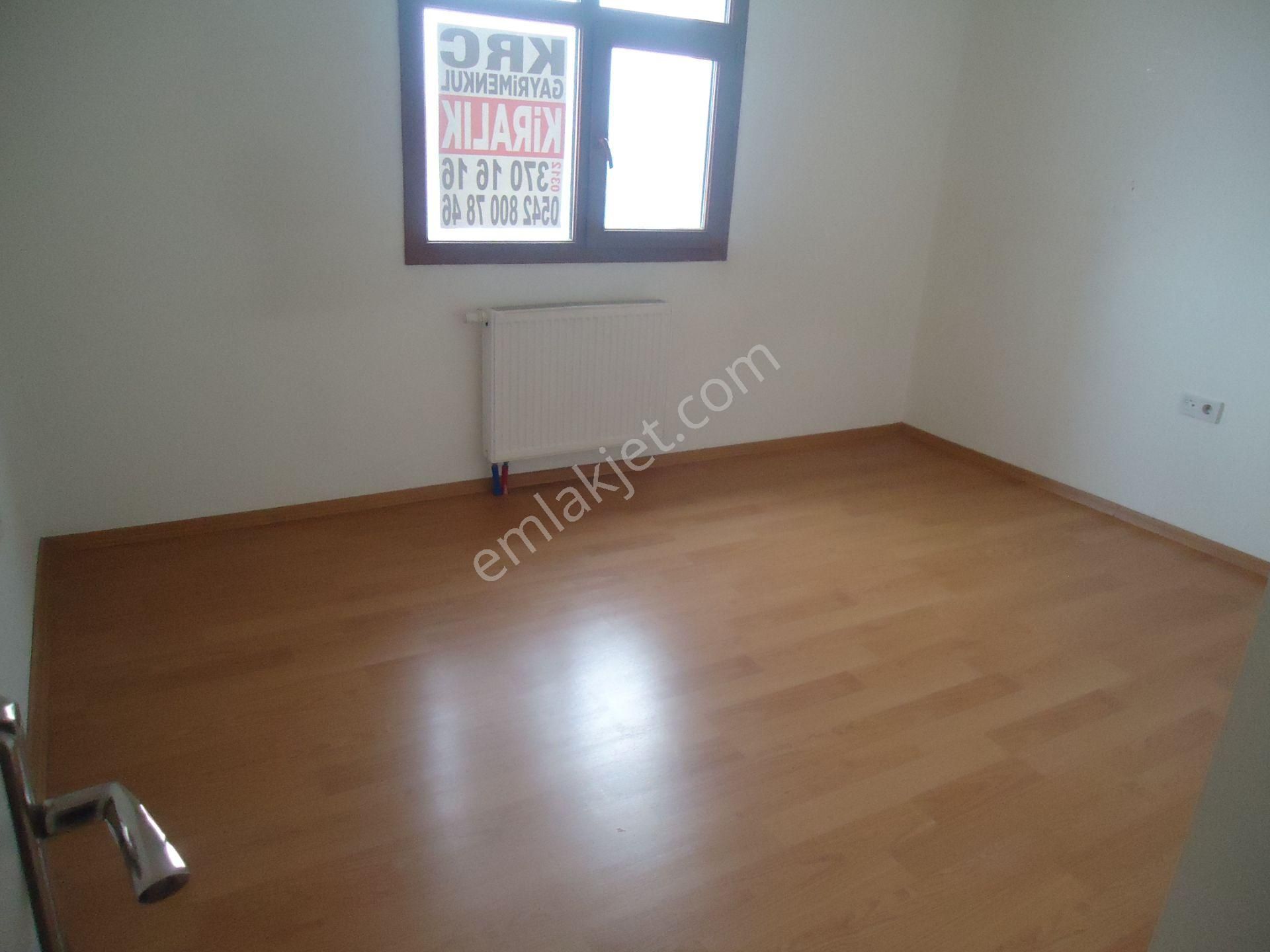 Krc'den Merkezi Konumda Katta Kiralık 3+1 Daire - Görsel 14