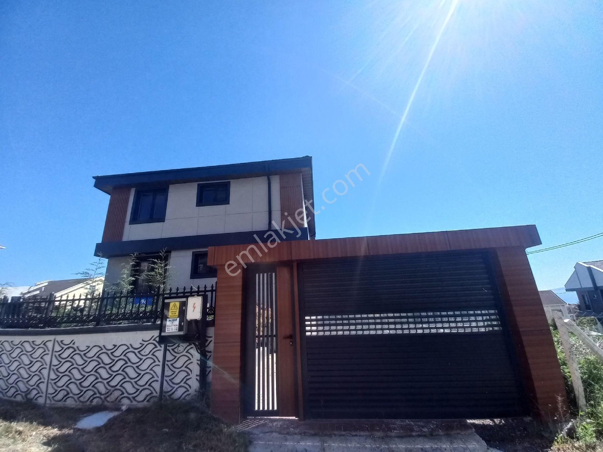 Gümüşyaka'da 3 Katlı Deniz Manzaralı Kaçırılmayacak Fırsat Villa - Görsel 21