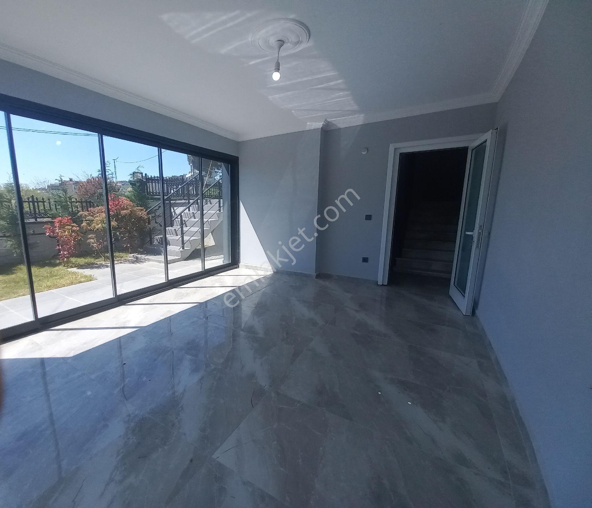 Gümüşyaka'da 3 Katlı Deniz Manzaralı Kaçırılmayacak Fırsat Villa - Görsel 27