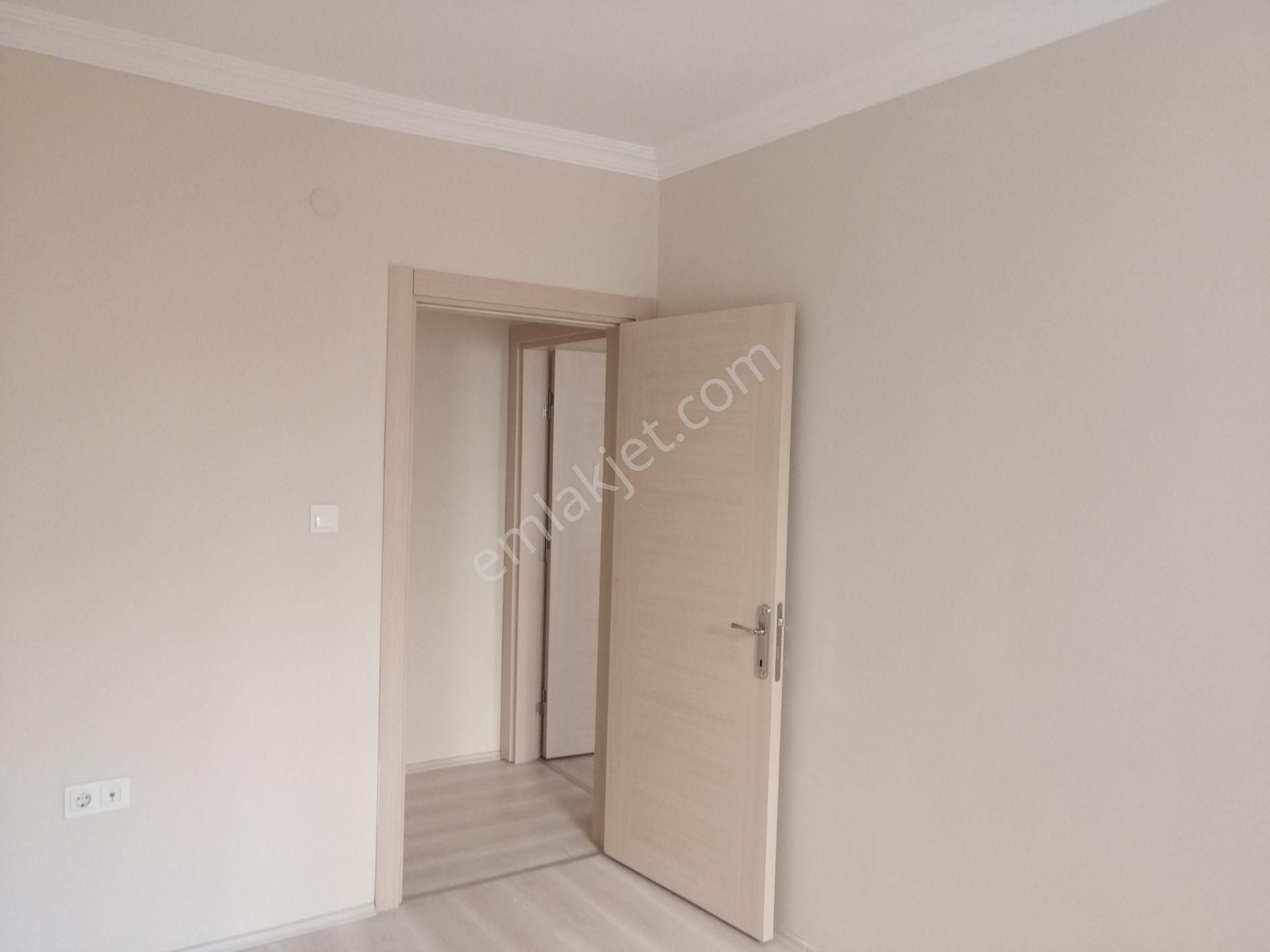 Muhittin Mahallesi Kiralık 2+1 Son Kat Daire - Görsel 12