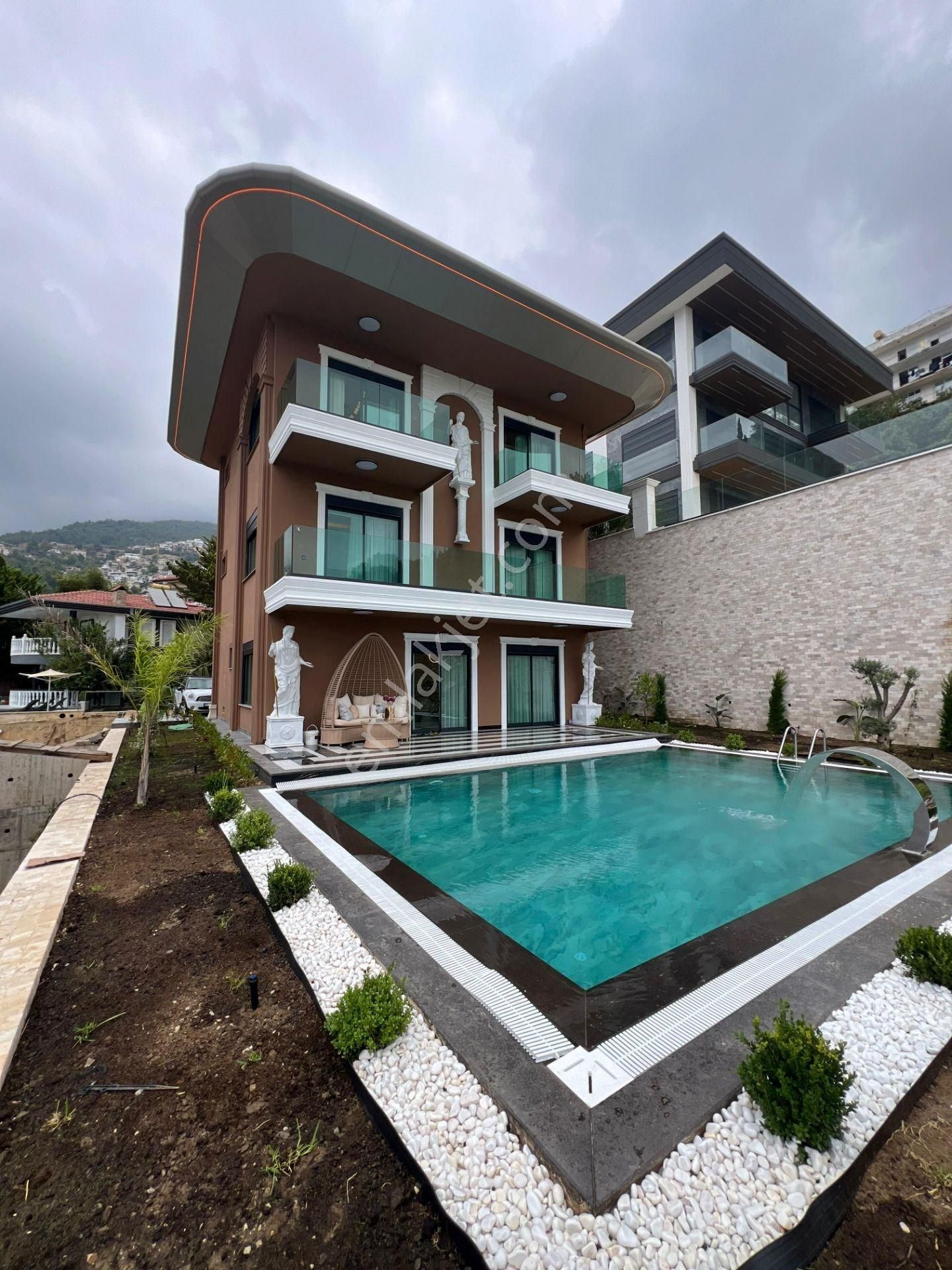 Alanya Bektaş Deniz & Kale Manzaralı Ultra Lüks 7+1 Müstakil Villa