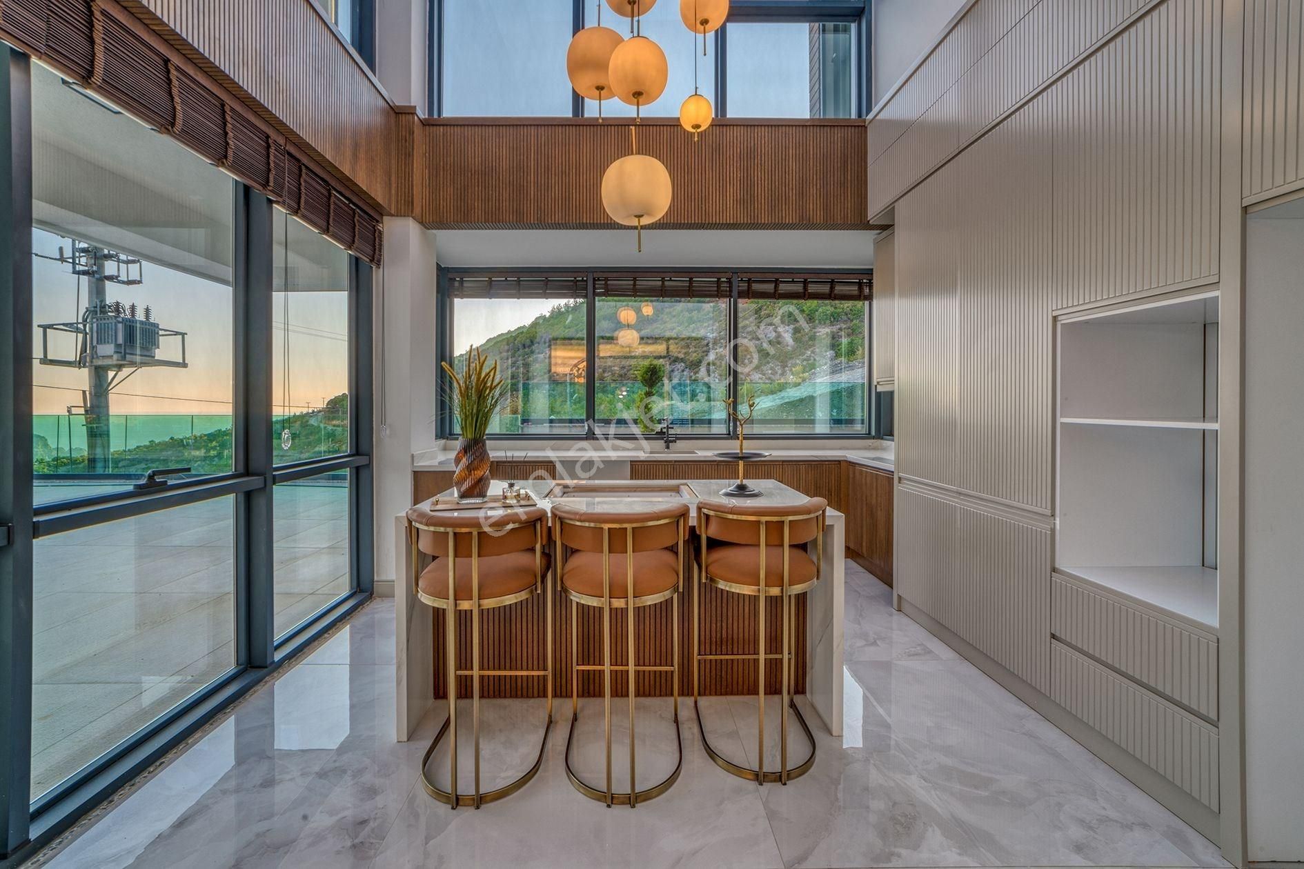 Alanya Tepe Modern Mimariye Sahip 4+1 Eşsiz Manzaralı Özel Villa - Görsel 6