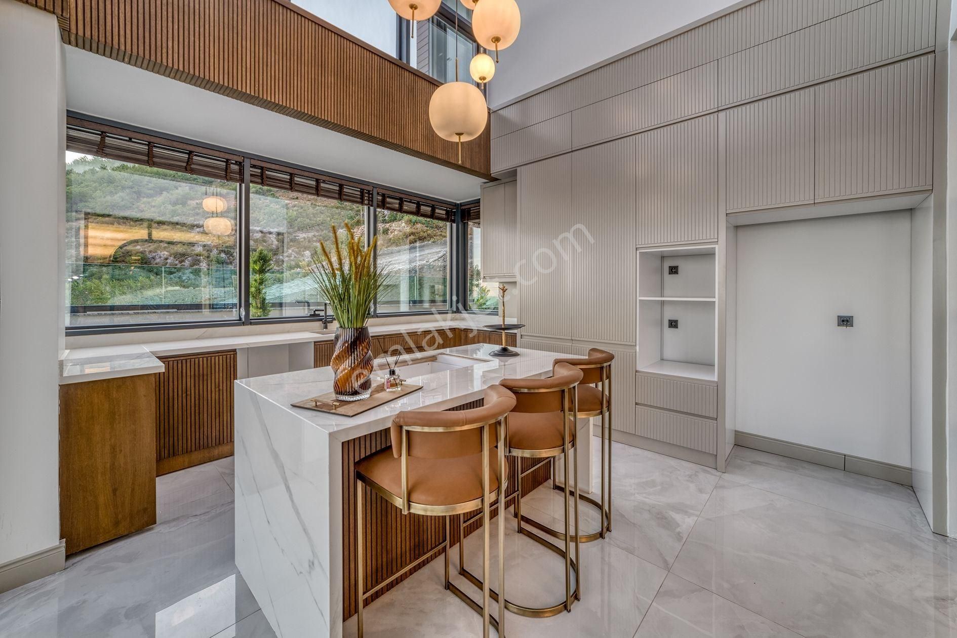 Alanya Tepe Modern Mimariye Sahip 4+1 Eşsiz Manzaralı Özel Villa - Görsel 10